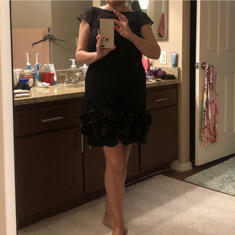 Guess Black Dress with Elegant Design size 6, can fit 8 brand new
